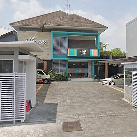Sans Hotel Absari Yogyakarta Jarakan Bagian luar foto