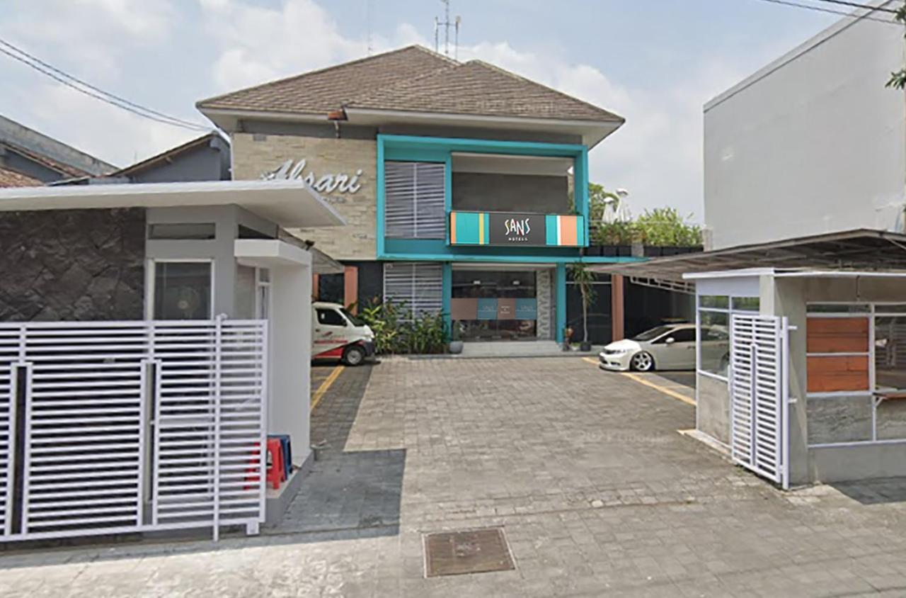 Sans Hotel Absari Yogyakarta Jarakan Bagian luar foto