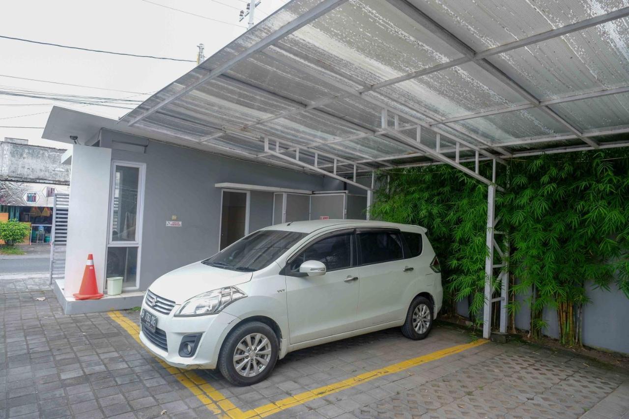 Sans Hotel Absari Yogyakarta Jarakan Bagian luar foto